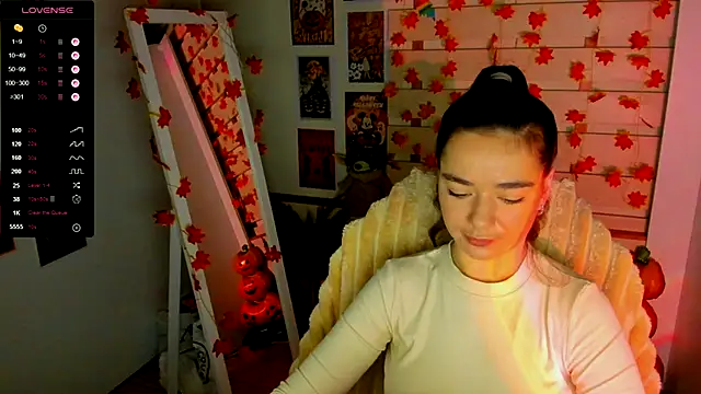 Snapshot of Bella_XO chatting on 11.04.25 Bella XO online show from 11.04.25