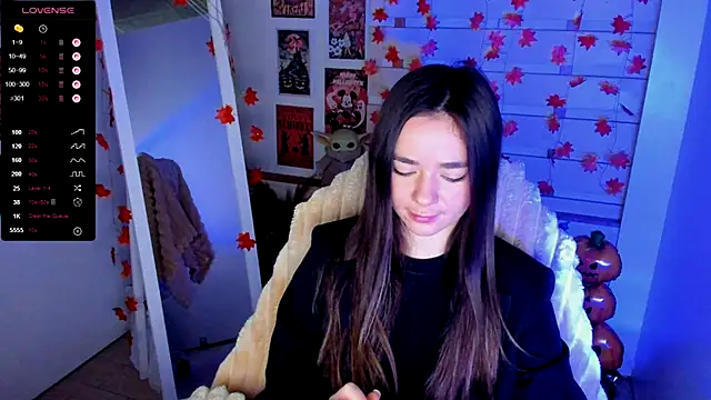 Snapshot of Bella_XO chatting on 11.06.25 Bella XO online show from 11.06.25