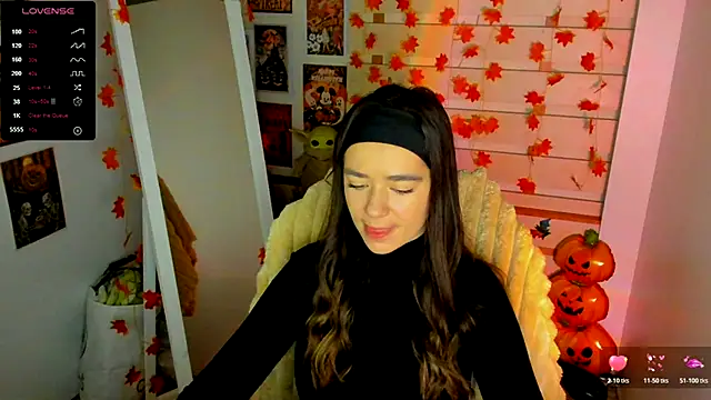 Snapshot of Bella_XO chatting on 11.15.25 Bella XO online show from 11.15.25