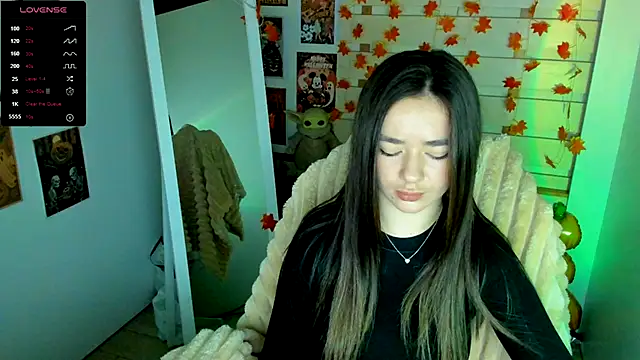 Snapshot of Bella_XO chatting on 11.17.25 Bella XO online show from 11.17.25