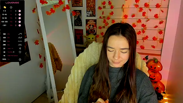 Snapshot of Bella_XO chatting on 11.25.25 Bella XO online show from 11.25.25