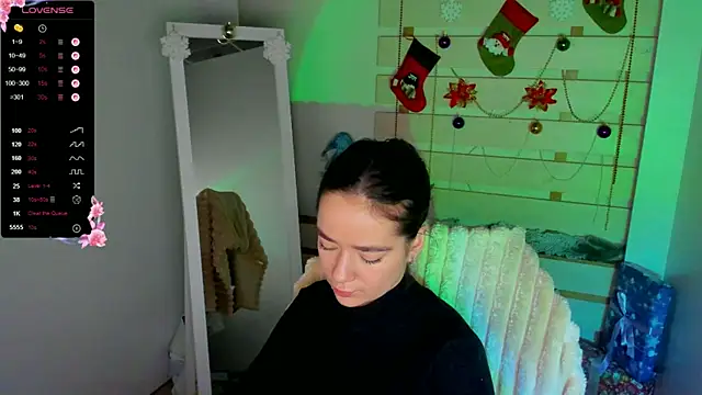 Snapshot of Bella_XO chatting on 11.30.25 Bella XO online show from 11.30.25