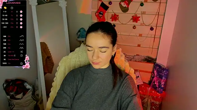 Snapshot of Bella_XO chatting on 12.01.25 Bella XO online show from 12.01.25