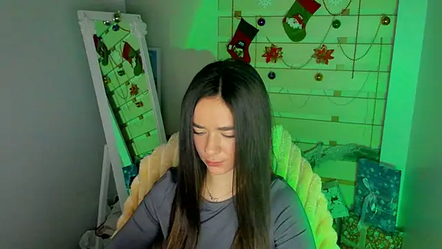 Snapshot of Bella_XO chatting on 12.05.25 Bella XO online show from 12.05.25