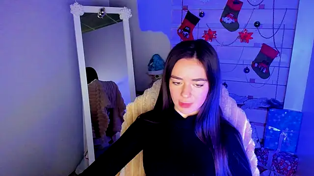 Snapshot of Bella_XO chatting on 12.17.25 Bella XO online show from 12.17.25