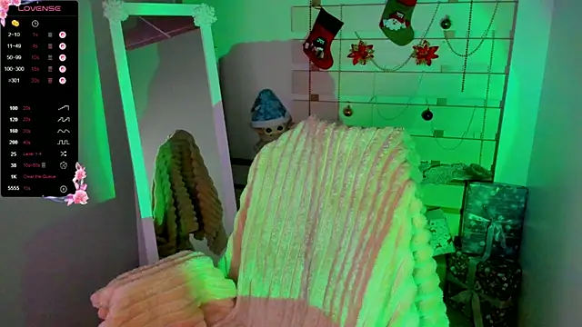 Snapshot of Bella_XO chatting on 12.18.25 Bella XO online show from 12.18.25