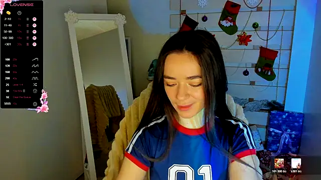 Snapshot of Bella_XO chatting on 12.19.25 Bella XO online show from 12.19.25