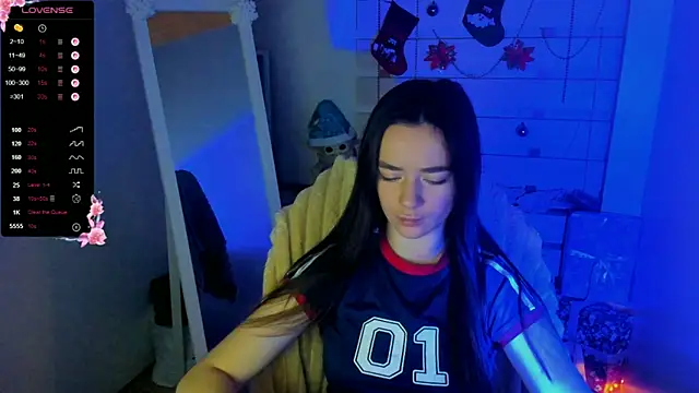 Snapshot of Bella_XO chatting on 12.20.25 Bella XO online show from 12.20.25