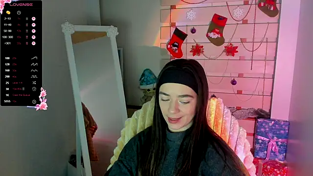 Snapshot of Bella_XO chatting on 12.21.25 Bella XO online show from 12.21.25