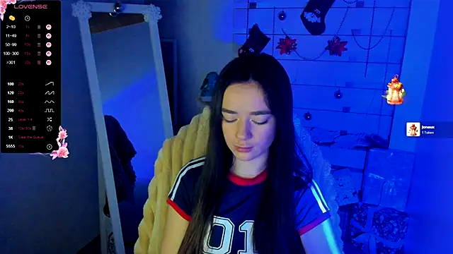 Snapshot of Bella_XO chatting on 12.23.25 Bella XO online show from 12.23.25