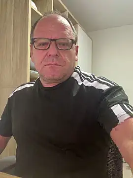 coupleLatinaLovers online show from 09.18.25