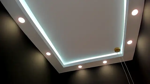 chloe zulay online show from 02.15.25