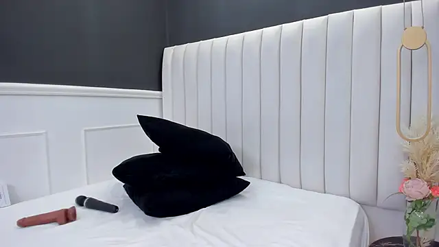 chloe zulay online show from 03.15.25