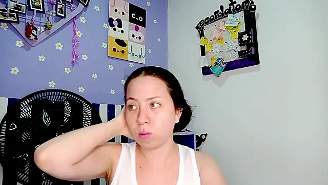 Snapshot of PetiteIvoryQueen19 chatting on 06.07.26 PetiteIvoryQueen19 online show from 06.07.26