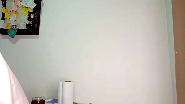 Snapshot of PetiteIvoryQueen19 chatting on 06.18.26 PetiteIvoryQueen19 online show from 06.18.26