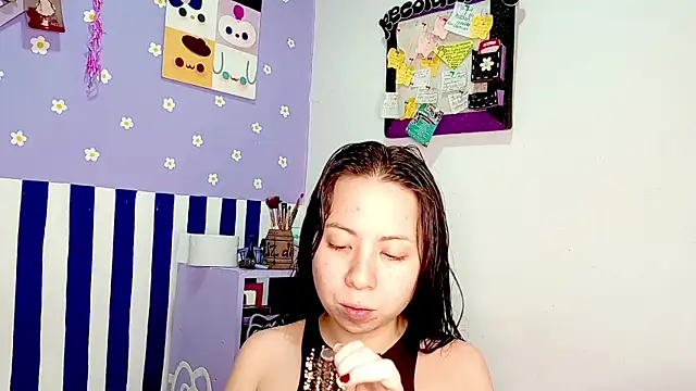 Snapshot of PetiteIvoryQueen19 chatting on 06.24.26 PetiteIvoryQueen19 online show from 06.24.26