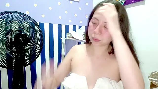 Snapshot of PetiteIvoryQueen19 chatting on 07.01.26 PetiteIvoryQueen19 online show from 07.01.26