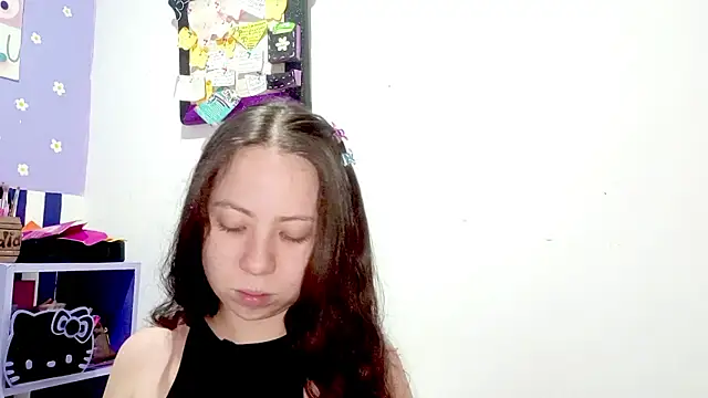 Snapshot of PetiteIvoryQueen19 chatting on 07.13.26 PetiteIvoryQueen19 online show from 07.13.26