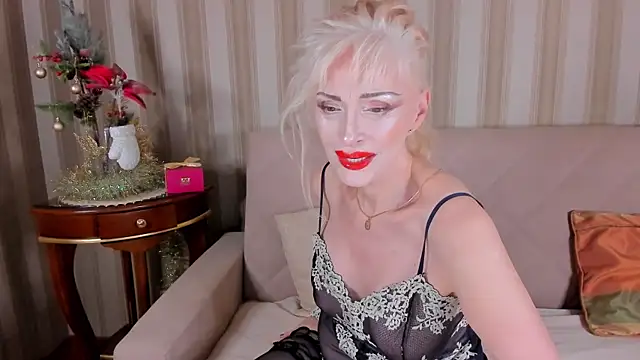 Snapshot of Rita_Farel chatting on 12.26.24 Rita Farel online show from 12.26.24