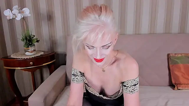 Snapshot of Rita_Farel chatting on 01.11.25 Rita Farel online show from 01.11.25