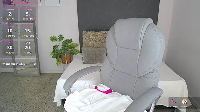 Snapshot of adhara_cortez chatting on 10.28.25 adhara cortez online show from 10.28.25