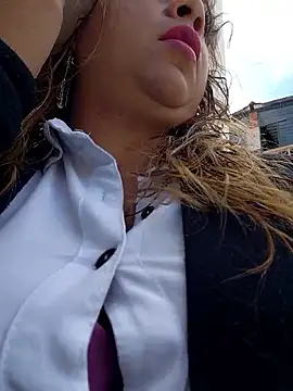 Laura-Hernandez online show from 01.08.26