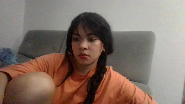 Snapshot of Kiri_Cutee chatting on 12.11.24 Kiri Cutee online show from 12.11.24