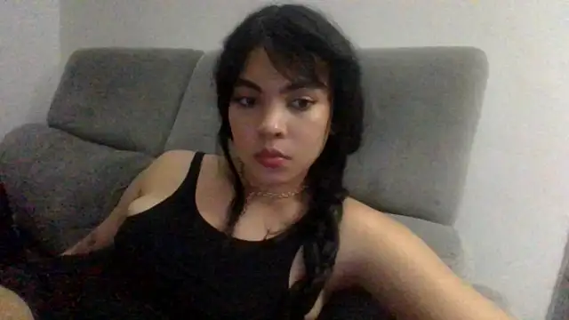 Snapshot of Kiri_Cutee chatting on 12.12.24 Kiri Cutee online show from 12.12.24