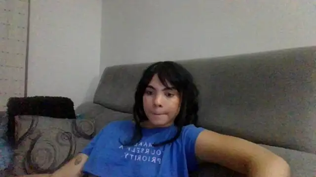 Snapshot of Kiri_Cutee chatting on 12.20.24 Kiri Cutee online show from 12.20.24