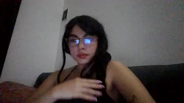 Snapshot of Kiri_Cutee chatting on 01.28.25 Kiri Cutee online show from 01.28.25