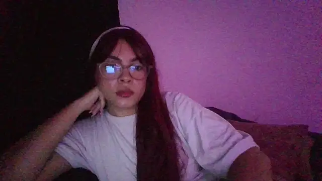 Snapshot of Kiri_Cutee chatting on 02.08.25 Kiri Cutee online show from 02.08.25