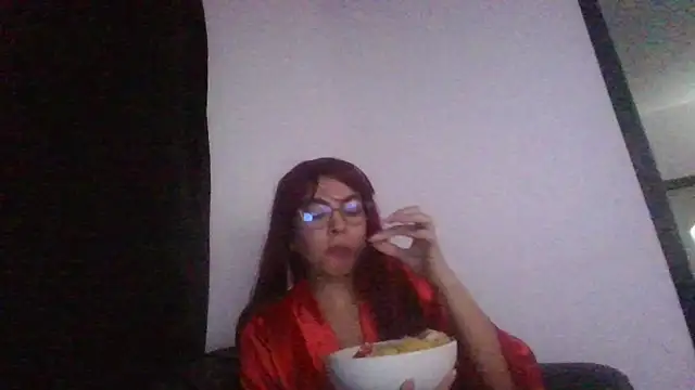 Snapshot of Kiri_Cutee chatting on 02.10.25 Kiri Cutee online show from 02.10.25