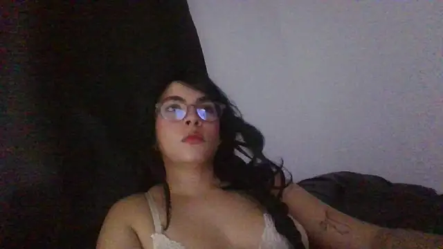 Snapshot of Kiri_Cutee chatting on 02.11.25 Kiri Cutee online show from 02.11.25