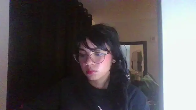 Snapshot of Kiri_Cutee chatting on 02.14.25 Kiri Cutee online show from 02.14.25