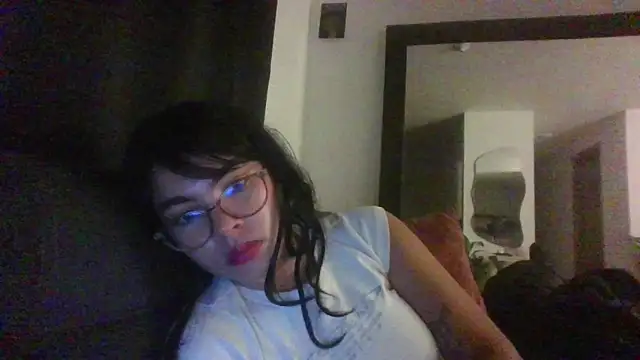 Snapshot of Kiri_Cutee chatting on 02.17.25 Kiri Cutee online show from 02.17.25