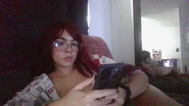 Snapshot of Kiri_Cutee chatting on 03.04.25 Kiri Cutee online show from 03.04.25