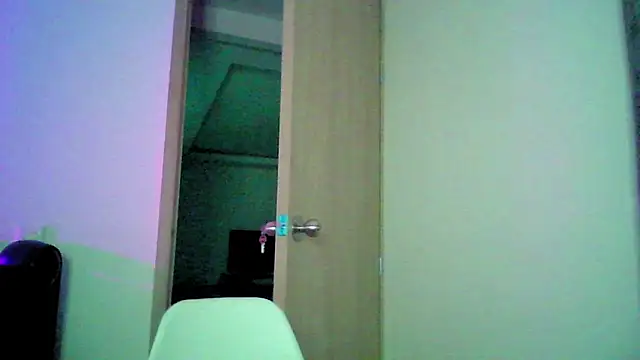 Snapshot of Kiri_Cutee chatting on 09.17.25 Kiri Cutee online show from 09.17.25