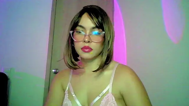 Snapshot of Kiri_Cutee chatting on 09.25.25 Kiri Cutee online show from 09.25.25