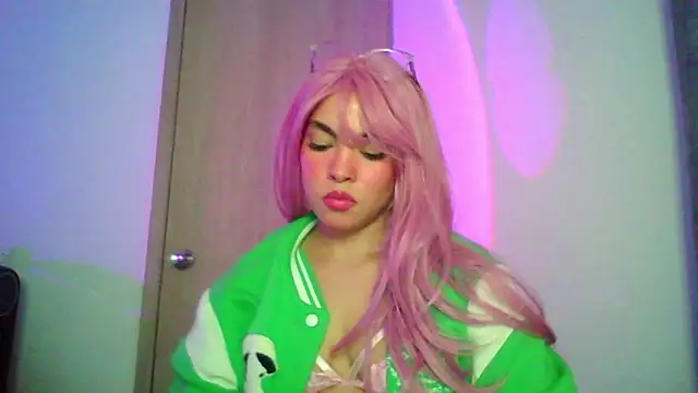 Snapshot of Kiri_Cutee chatting on 11.07.25 Kiri Cutee online show from 11.07.25