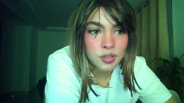 Snapshot of Kiri_Cutee chatting on 11.15.25 Kiri Cutee online show from 11.15.25