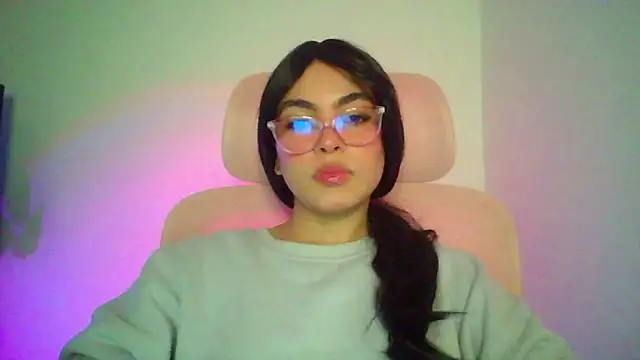 Snapshot of Kiri_Cutee chatting on 01.18.26 Kiri Cutee online show from 01.18.26