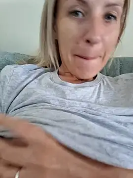 Snapshot of YourJuliena chatting on 02.20.25 YourJuliena online show from 02.20.25