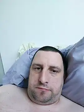 Snapshot of HE-M123 chatting on 09.30.25 HE-M123 online show from 09.30.25