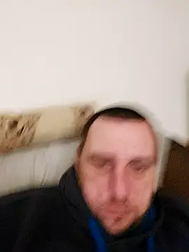 Snapshot of HE-M123 chatting on 10.07.25 HE-M123 online show from 10.07.25