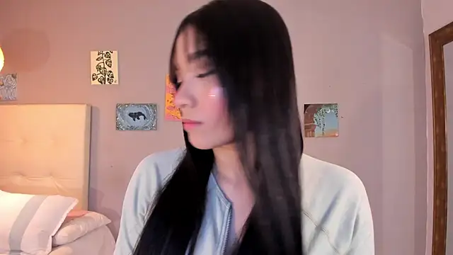 Maia W10 online show from 04.23.26