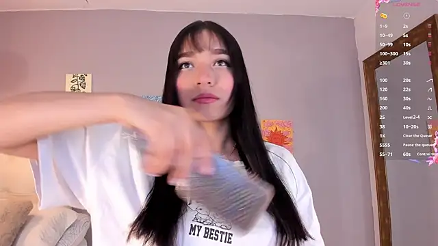 Maia W10 online show from 06.10.26