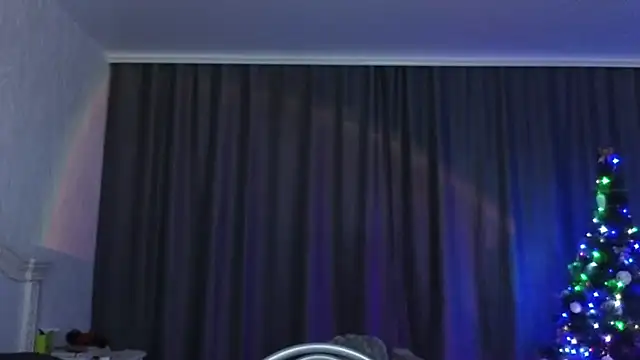 Snapshot of E_v_E_ chatting on 12.05.24 E v E online show from 12.05.24