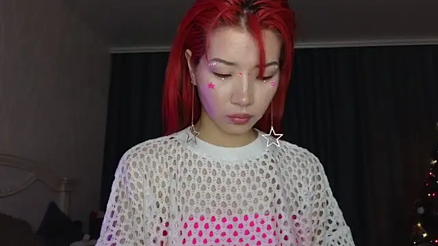 Snapshot of E_v_E_ chatting on 12.18.24 E v E online show from 12.18.24