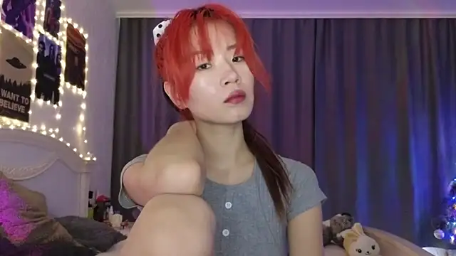 Snapshot of E_v_E_ chatting on 12.27.24 E v E online show from 12.27.24