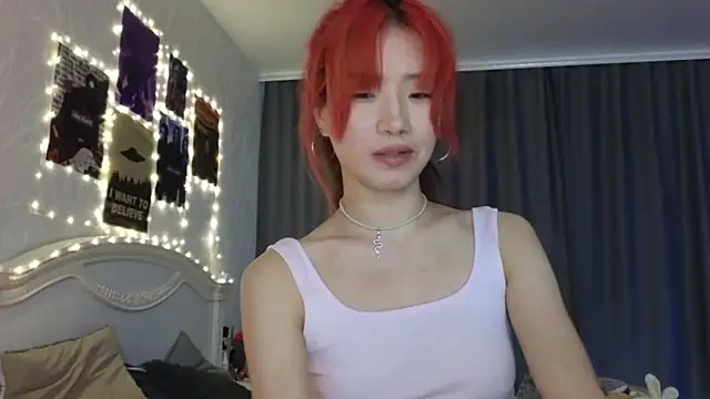 Snapshot of E_v_E_ chatting on 12.30.24 E v E online show from 12.30.24